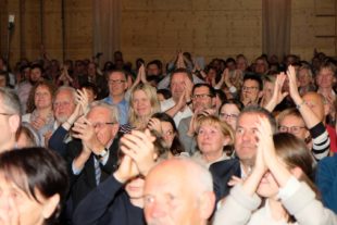 2019-4-8-BI-vo-Frühjahrskonzert Blasorchester- Mitklatschen-DSCF6551