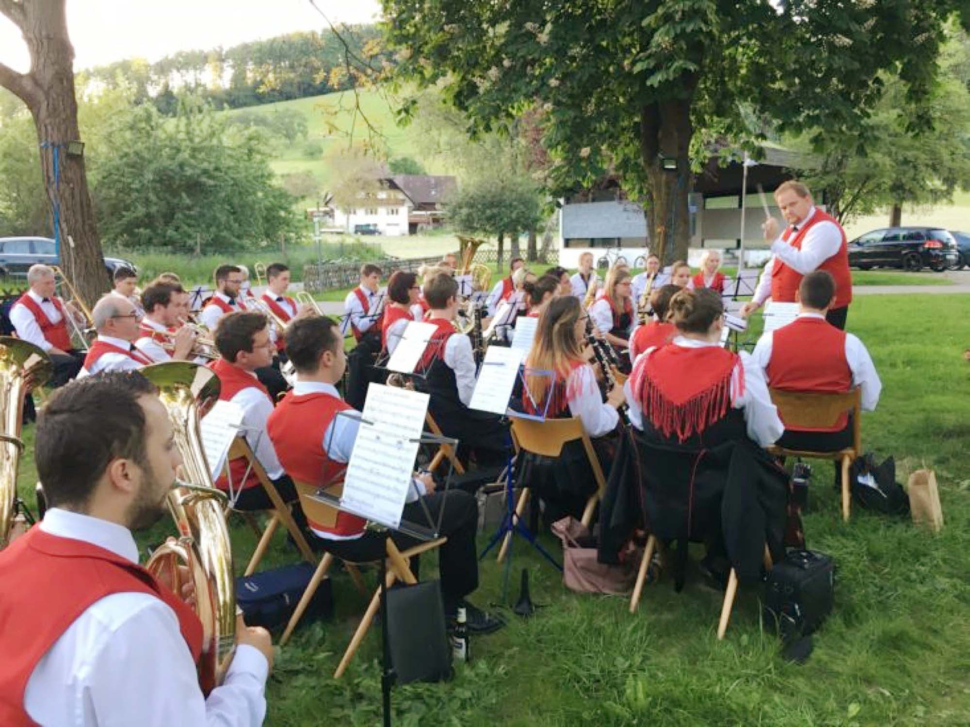 2018-7-18-ZE-A-2018-7-19-2018-7-18-ZE-UH-Laura Nesser-Musik-Hock beim Fürstenberger Hof mit der Stadtkapelle-1-image001