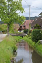 Am Dorfbach kurzfristige Objektschutzmaßnahmen gefordert
