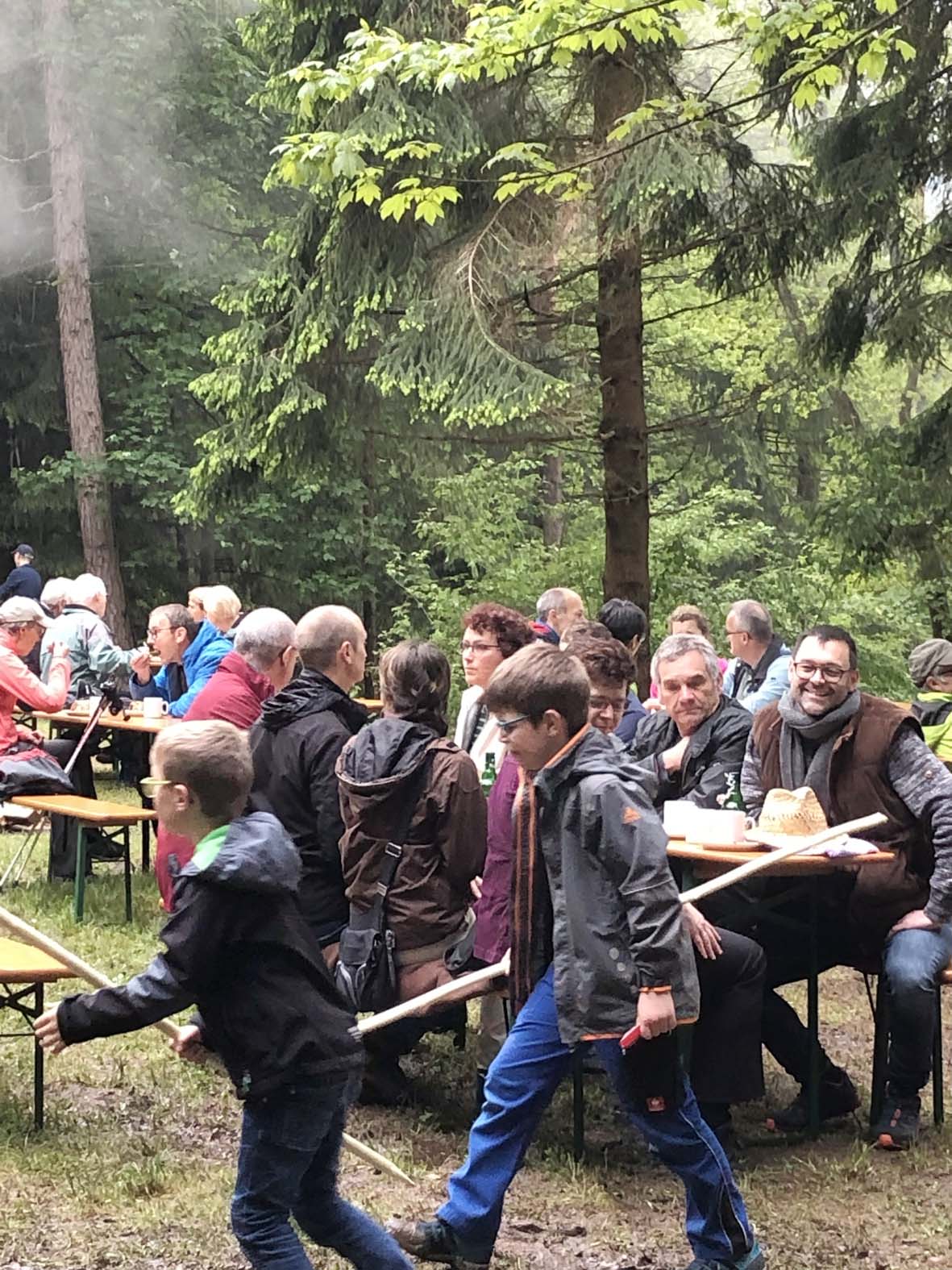 2019-5-22-NO-Barbara Kamm-Essig-Familiennachmittag Kohlemeiler IMG_4390