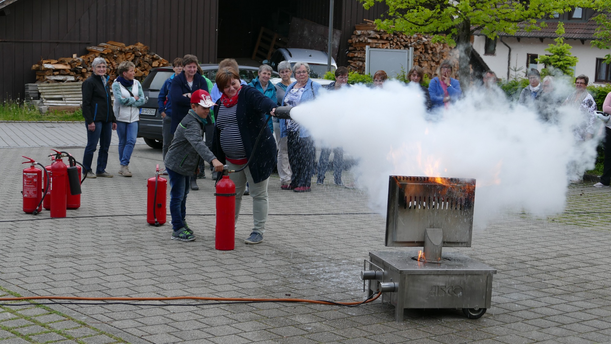 2019-5-24-ZE-UE-Andrea Huber-Landfrauen UE-Feuerlöscher-2019-05 Feuerwehr (30)