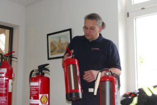 2019-5-24-ZE-UE-Andrea Huber-Landfrauen UE-Feuerlöscher-2019-05 Feuerwehr (5)