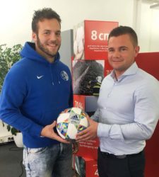 SCO-Regisseur Waldemar Kraus spendet FVU-Spielball