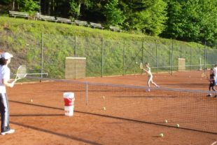 2019-5-6-NO-Nordrach-Tennsiclub Nordrach-Donnerstags kostenloses Kinder-Tennistraining-190503 PR SCHP KSV Training ANL Bild 130427
