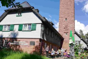 37297c4c12de6312cece5ce52a539cb4949ba3aaedbffa85ee663439e28c051f