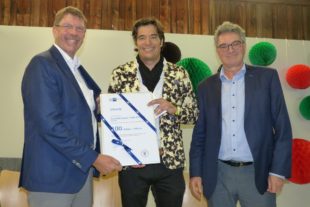 2019-7-15-Biberach-Hund Möbelwerke-Jubiläum-100 Jahre-Foto Inkla Kleinke-Bialy-IHK-Urkunde