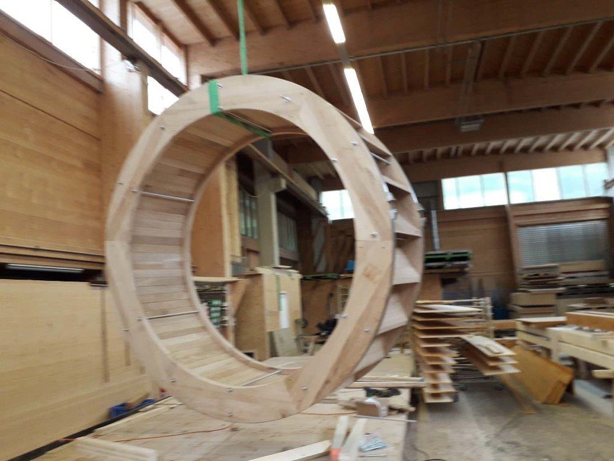 2019-7-3-NO-Maile-Gießler-Mühler-Neues Mühlrad-Foto Touristen-Info Nordrach-20190606_114632