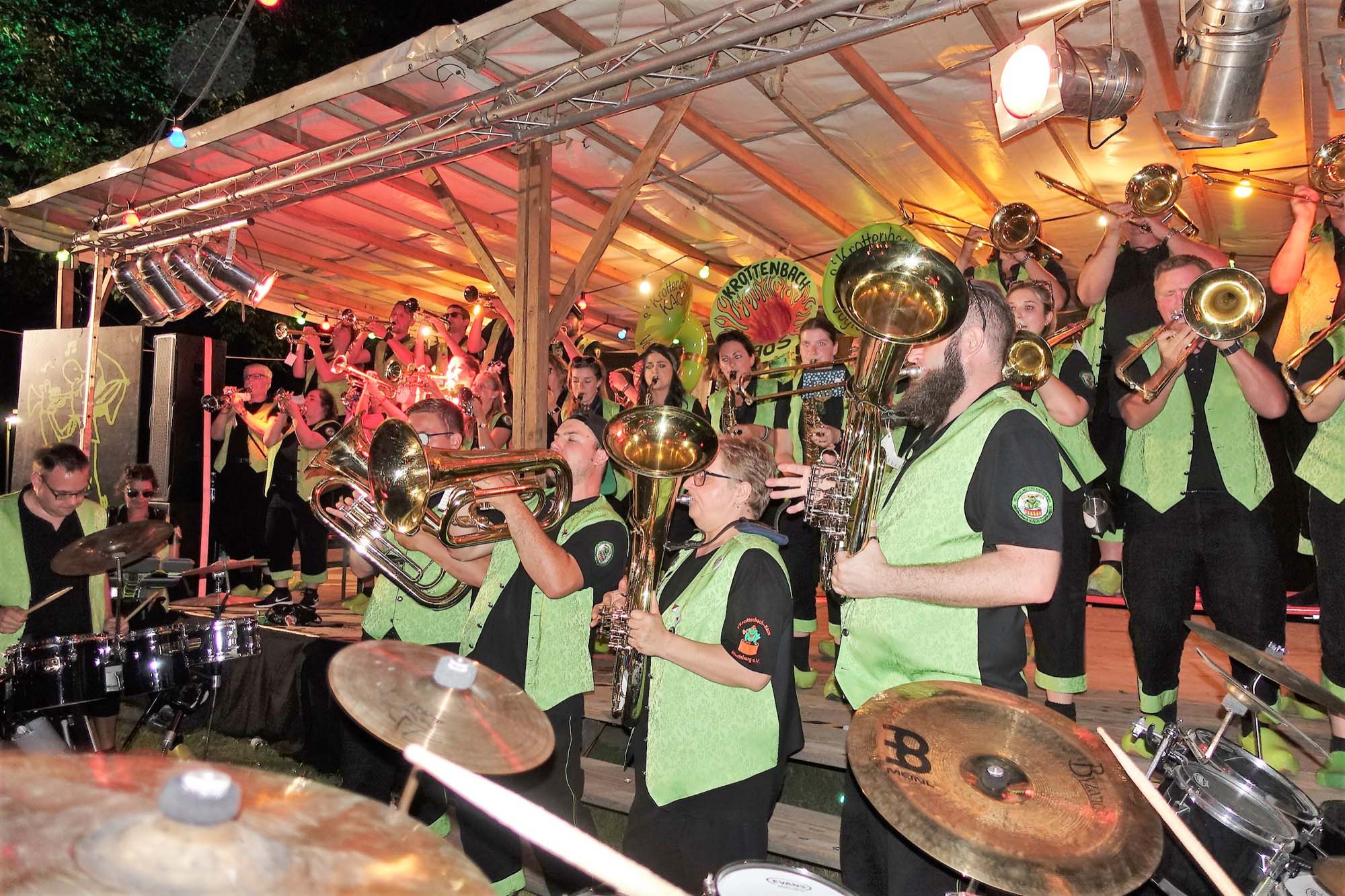 2019-7-3-ZE-UH-hpw-Guggenmusik Open-Air-gugge-open-Air 2019 10-1