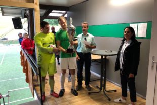 2019-7-31-BI-PB-bsch-Brandenkopfcup 2019 Siegerehrung Pokal an den SV Oberharmersbach Ortsvorsteher Klaus Beck und Bürgermeisterin Daniela Paletta