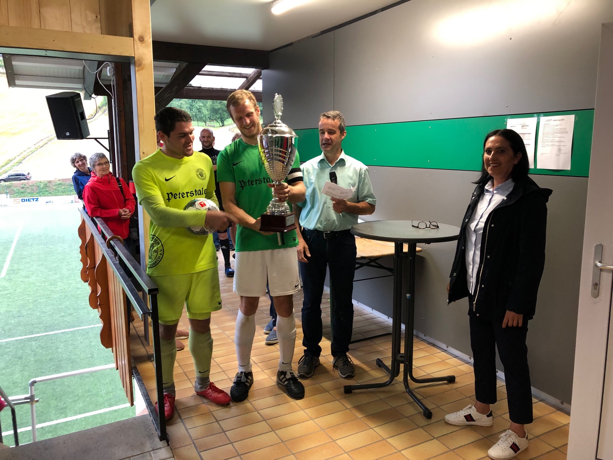 2019-7-31-BI-PB-bsch-Brandenkopfcup 2019 Siegerehrung Pokal an den SV Oberharmersbach Ortsvorsteher Klaus Beck und Bürgermeisterin Daniela Paletta