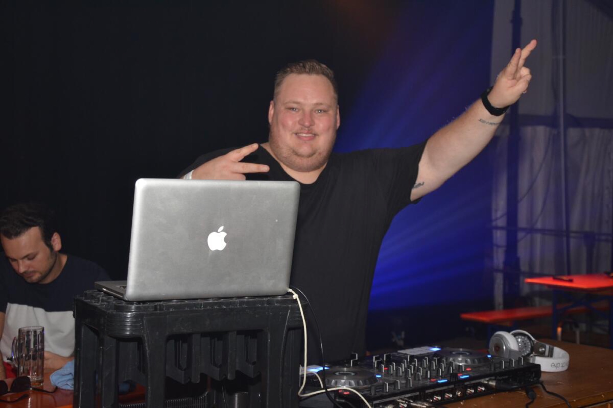 2019-7-31-ZE-UE-Freitag-Beach Party-DJ