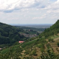Wanderer erkunden Ottenhöfen