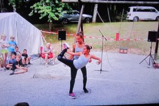 2019-8-16-ZE-UE-Ines Kollmer-Stadtranderholung - Ronja und Noor beim Rock n' Roll