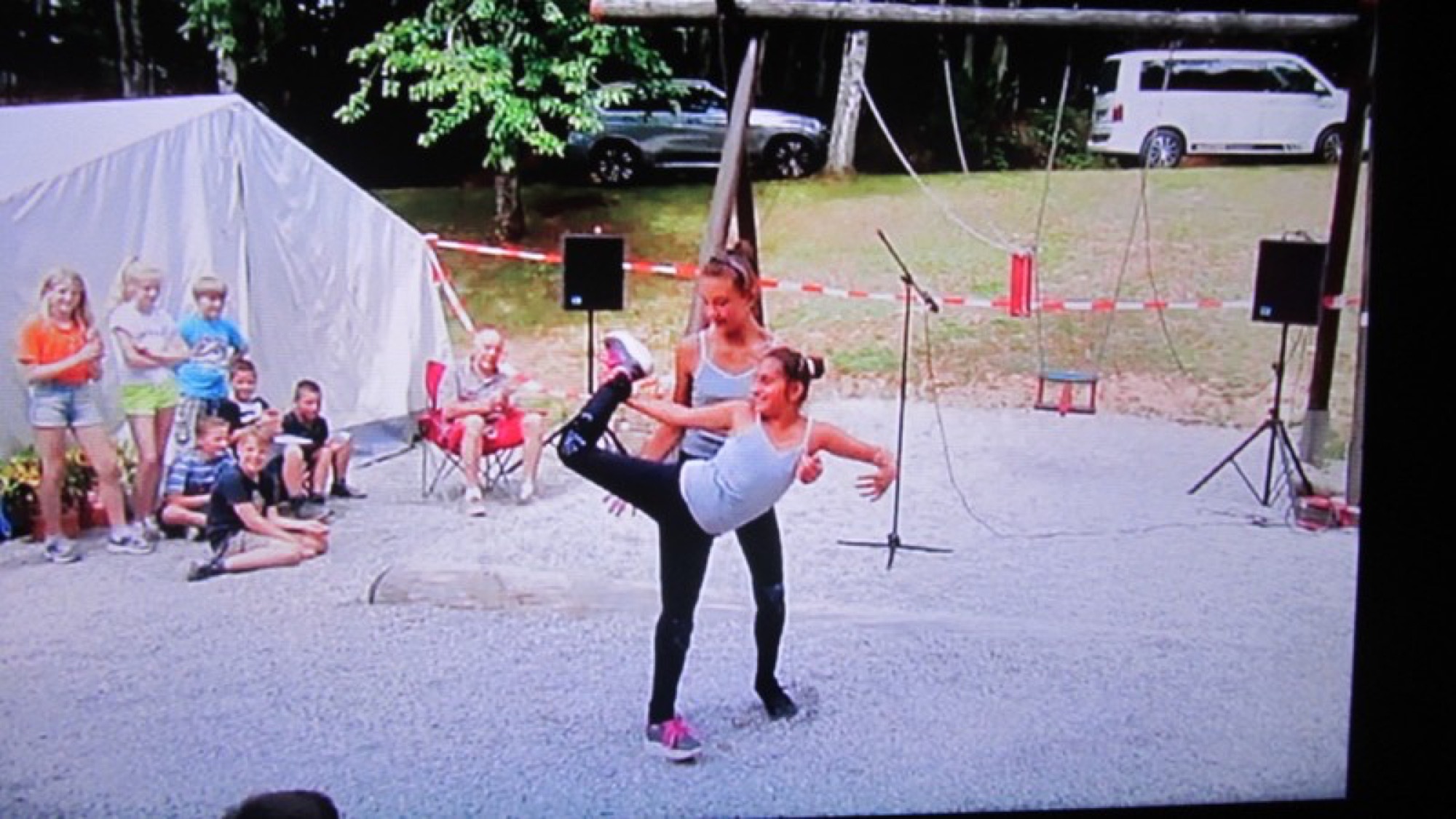 2019-8-16-ZE-UE-Ines Kollmer-Stadtranderholung - Ronja und Noor beim Rock n' Roll