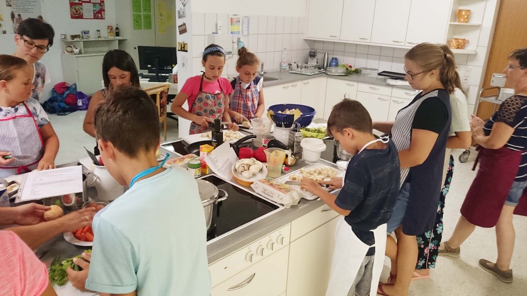 2019-8-19-NO-Landfrauen-Ferienprogramm Dinner Landfrauen2