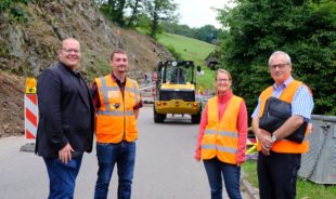 Mit Netzen und Zäunen gegen den gefährlichen Steinschlag kämpfen