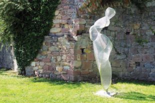 Zeller Kunstwege: Spaziergang und Vernissage bei »Arthus« »Bonjour mes amis«