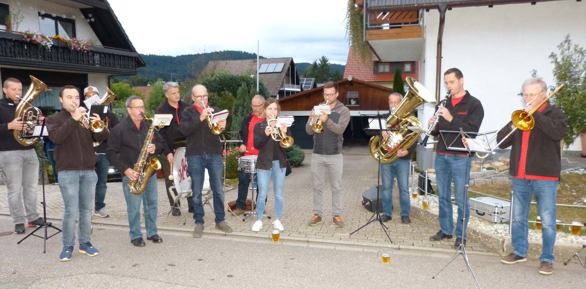 2019-9-25-ZE-UH-bia-Ortsvorsteher Schütze-Maibaum-u-Musiker