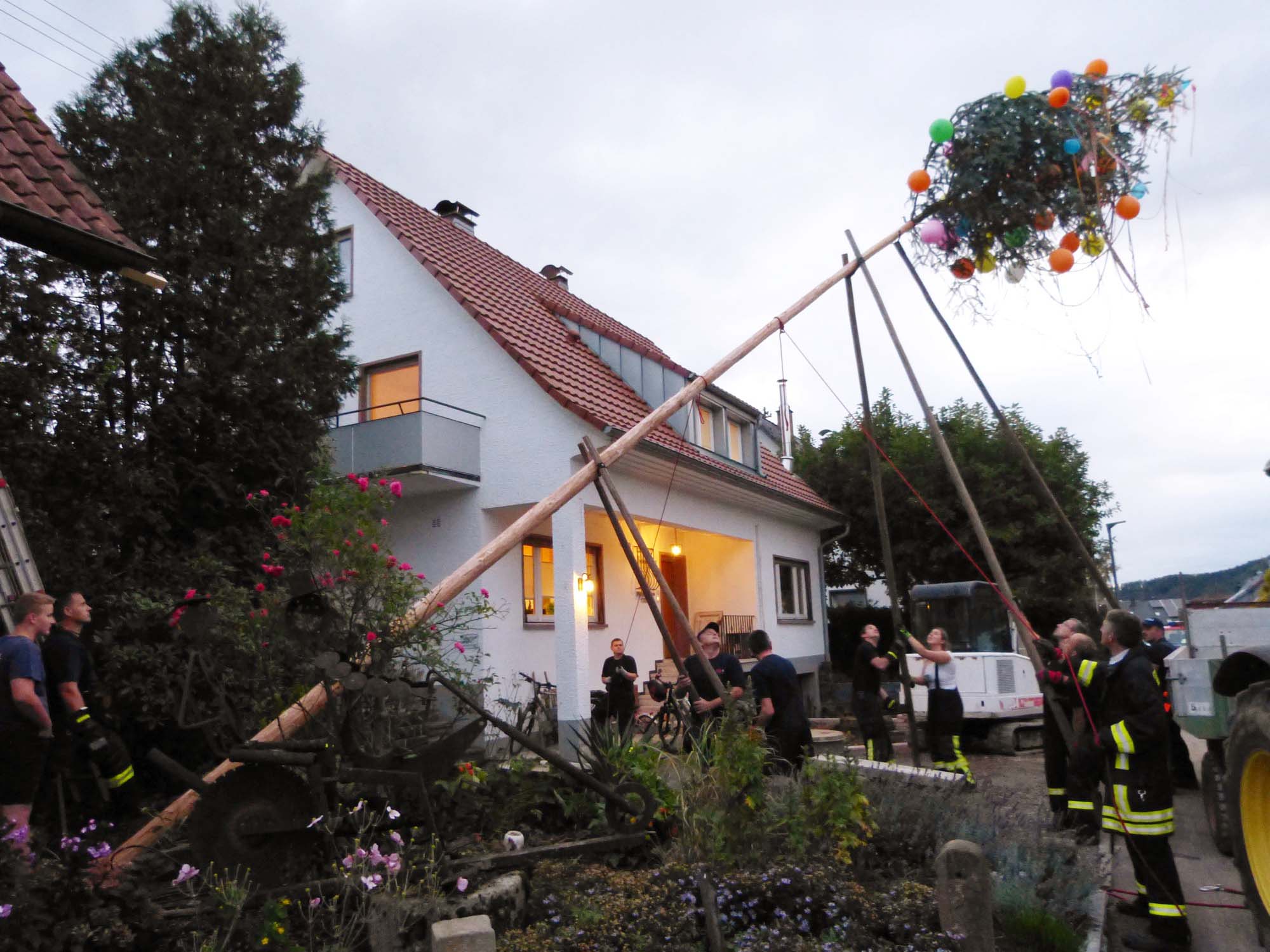 2019-9-25-ZE-UH-bia-Ortsvorsteher Schütze-Maibaum-u-hoch und höher (3)