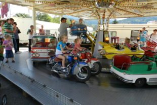 2019-9-6-ZE-UH-hpw-Kilwi Kollektiv kilwi einst und heute Ki-Karussell