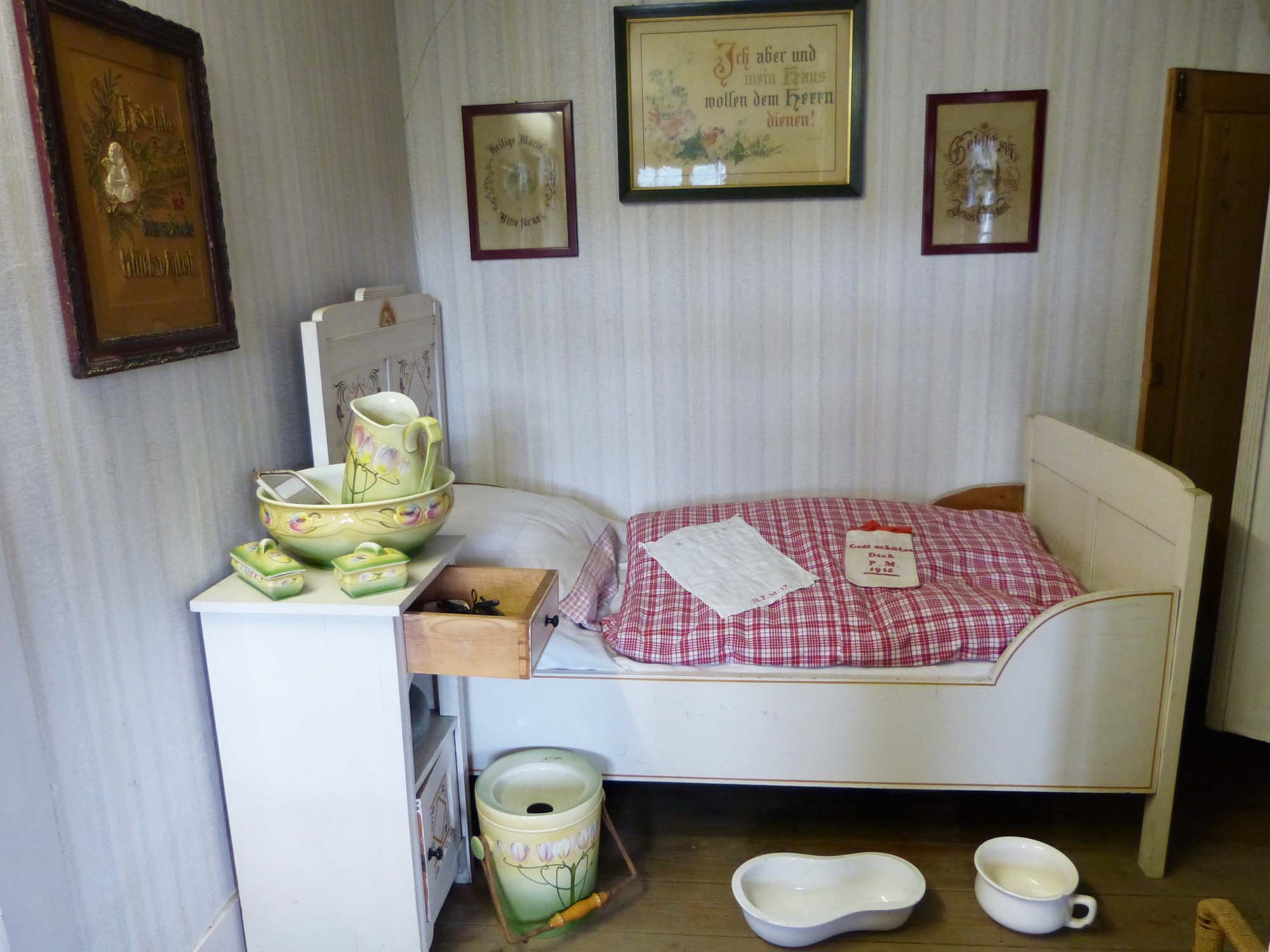 2019-9-9-BI-bia-Museumstag-Schlafzimmer+Nachttopf