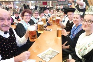 2019-10-1-NO-ak Trachtengruppe-Cannstatter Vasen P1020182