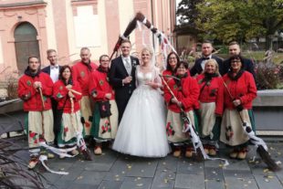 2019-10-11-ZE-UH-Eckwaldhexenzunft-Hochzeit-Bierbaum Ann-Kathrin und Kevin-IMG-20191007-WA0009