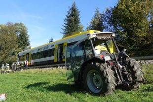 2019-10-14-ZE-UH-hpw-Unfall Traktor Zug Michaelskapelle (20)