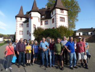 Durch Wald und Reben