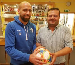 Nuri Ugurlu spendet FVU-Spielball