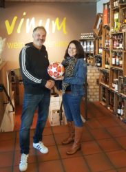 Ballspende für den SVO von Getränke Klausmann