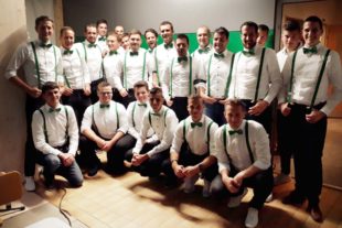 2019-10-9-BI-PR-Helmut Christ-DJK-Festbanket Spieler mit Fliege 2