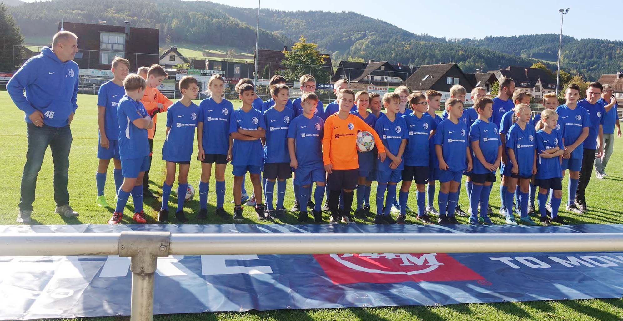 2019-10-9-ZE-UH-hpw-FVU-Trikot-Übergabe AAM-AAM-Trikot-Spende 2019 (17)