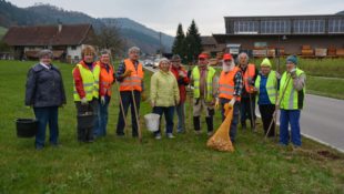 Helfer sorgten mit Pflanzaktion für ein blühendes Nordrachtal