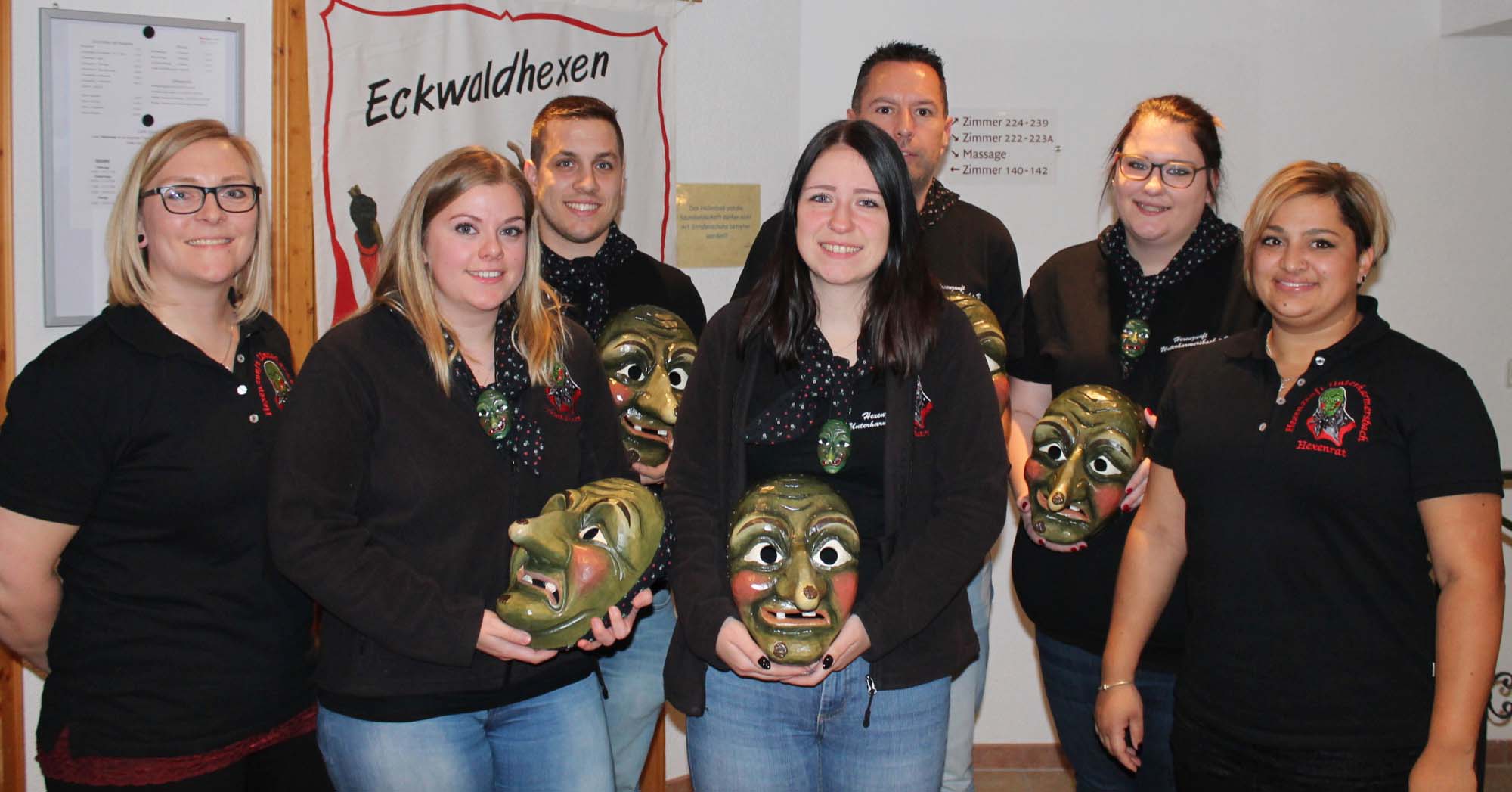 2019-11-22-ZE-UH-hpw-Eckwaldhexen 04_Maskenübergabe nach Probejahr