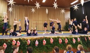 Nikolaus lobt die Nachwuchsturner