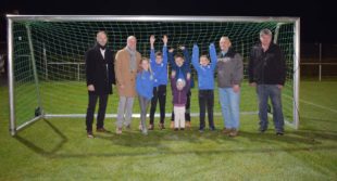 Volksbank spendet Jugendtor für den FVU