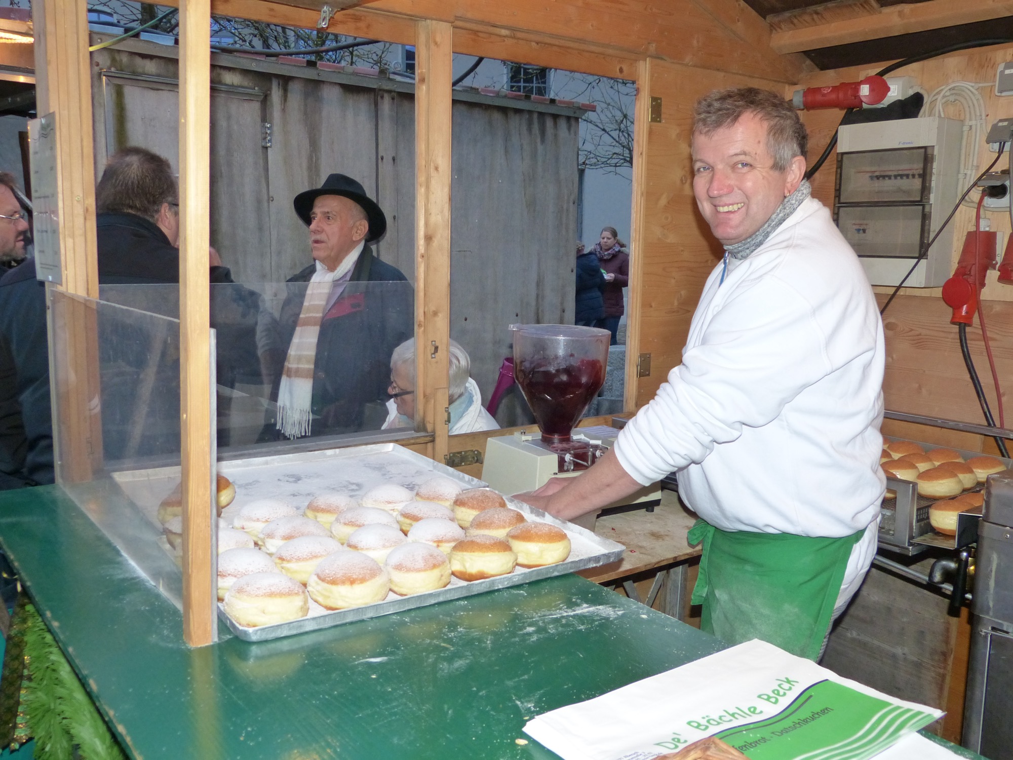 2019-12-2-BI-bia-Weihnachtsmarkt-u-Krapfen