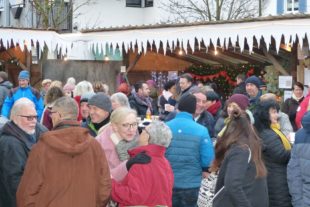 2019-12-2-BI-bia-Weihnachtsmarkt-u-Marktbesucher
