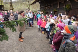 2020-1-10-ZE-UH-hpw-Krippenausstellung-Kinderchor der Grundschule Unterharmersbach