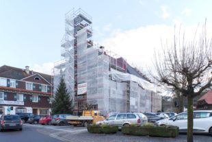 Verhüllte Baustelle