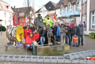 Zeller Narren zeigen Flagge mit großen Fahnen und kleinen Wimpeln