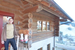 2020-1-3-ZE-UH-bia-Blockhaus auf dem Herrenholz-Blockhausbauer