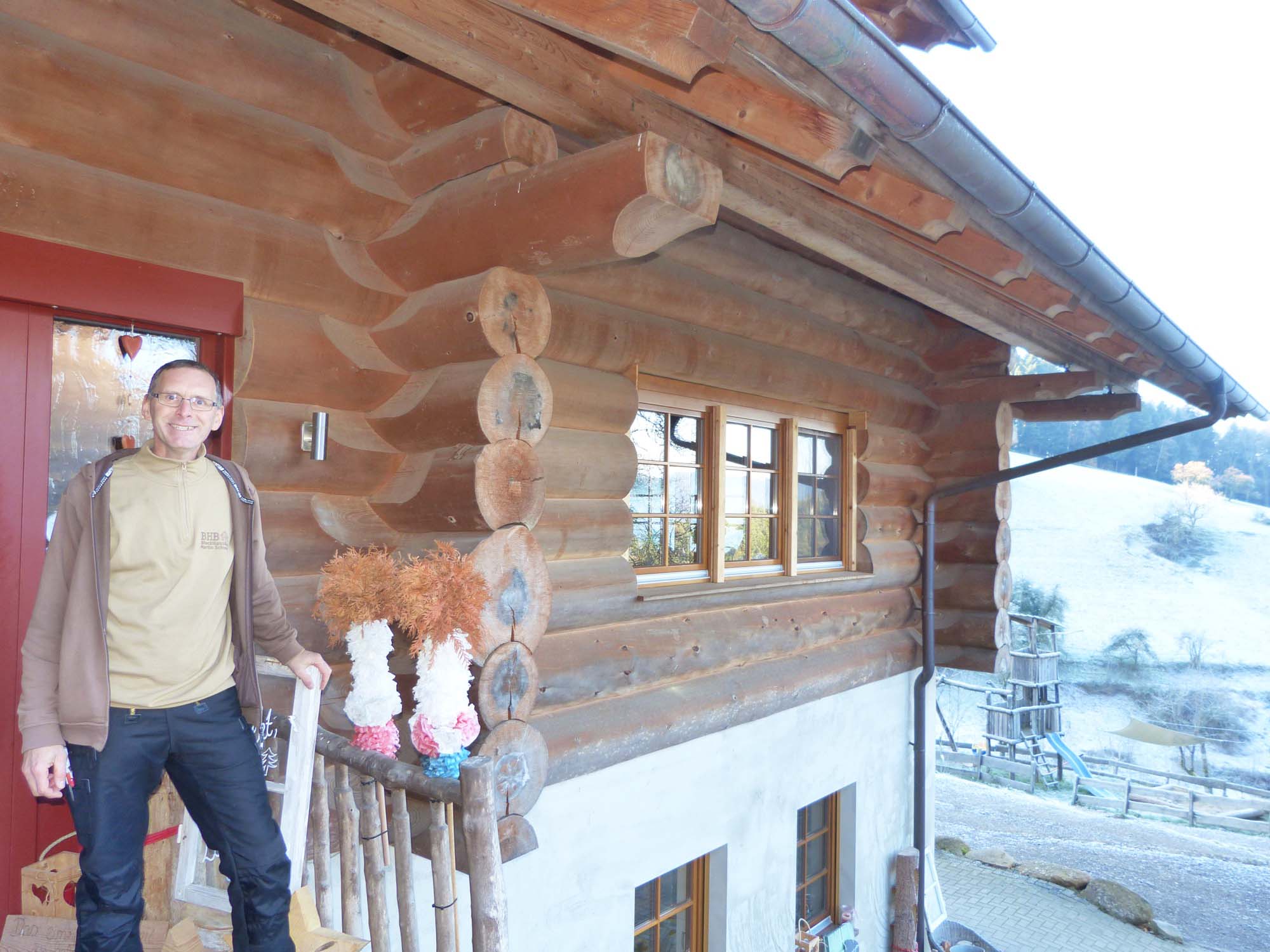 2020-1-3-ZE-UH-bia-Blockhaus auf dem Herrenholz-Blockhausbauer