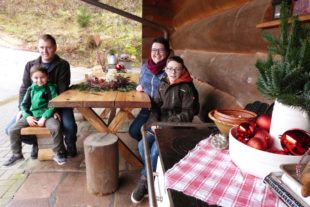 2020-1-3-ZE-UH-bia-Blockhaus auf dem Herrenholz-Familie