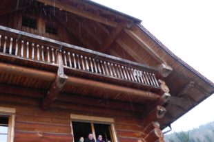 2020-1-3-ZE-UH-bia-Blockhaus auf dem Herrenholz-Fenster_2