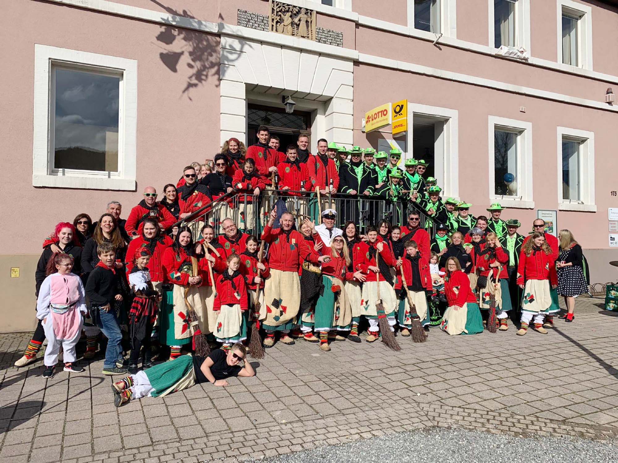 2020-2-21-ZE-UH-Eckwaldhexen und der Guggemusik Eckwaldpuper-Rathausstürmung-IMG-20200220-WA0002