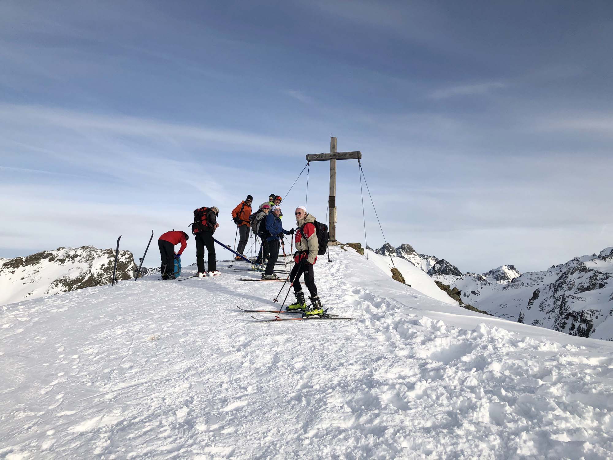 2020-2-28-NO-DAV-Alpenverein-60. Weiße-Woche Silvretta-Skitourengeher am Hennekopf 2704m