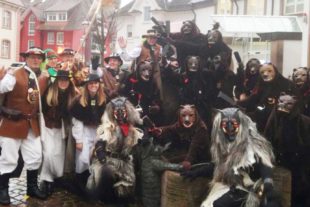 2020-2-28-OH-Bärenzunft Oberharmersbach-beim Narrenbrunnen Zell-IMG-20200225-WA0069