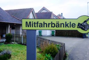 2020-2-5-ZE-UE-vo-Mitfahrbänkle Schild DSCF2471